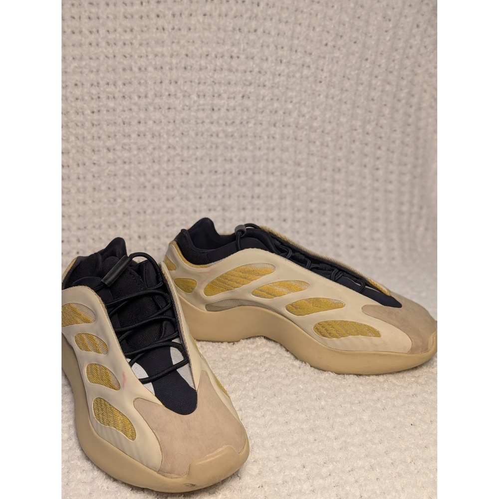 Adidas Yeezy 700 V3 Safflower Yellow G54854 Kids Size 2.5Y Mens 2.5 Womens 4